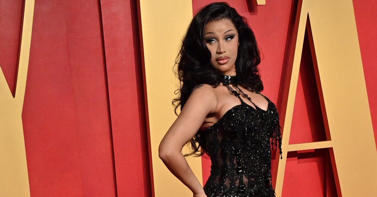 Cardi B’den hamileyken kalça estetiği itirafı