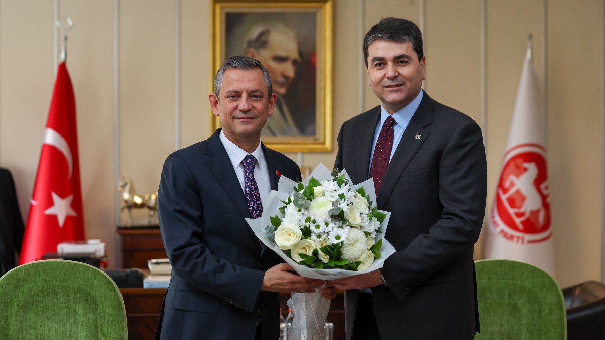 CHP lideri Özgür Özel’den Gültekin Uysal’a ziyaret