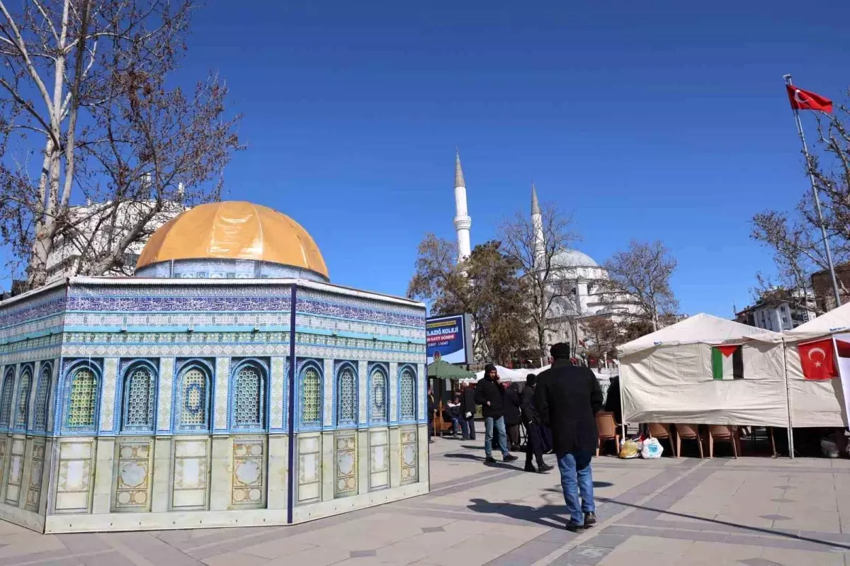 Elazığ’da Kubbetüs Sahra Maketiyle Gazze’ye Yardım